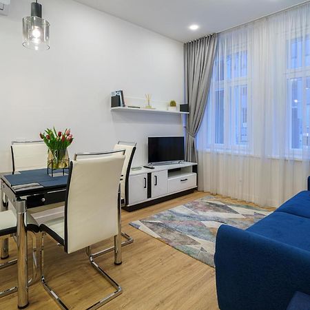 Moder Chic Apartment In Center-Prime Rentals 카우나스 외부 사진