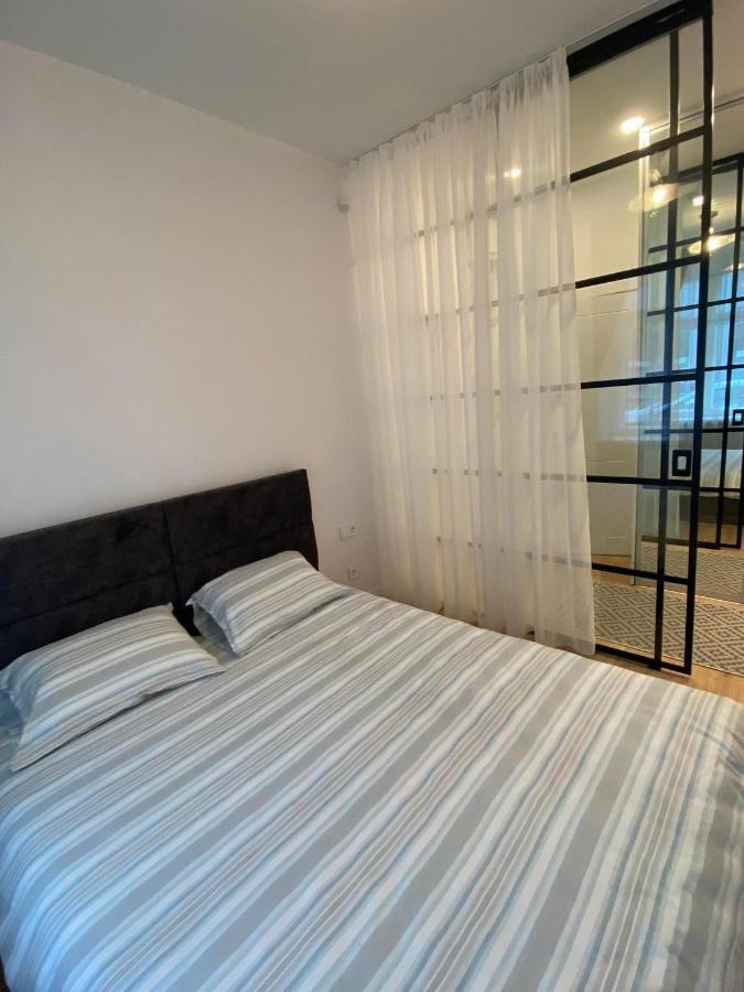 Moder Chic Apartment In Center-Prime Rentals 카우나스 외부 사진