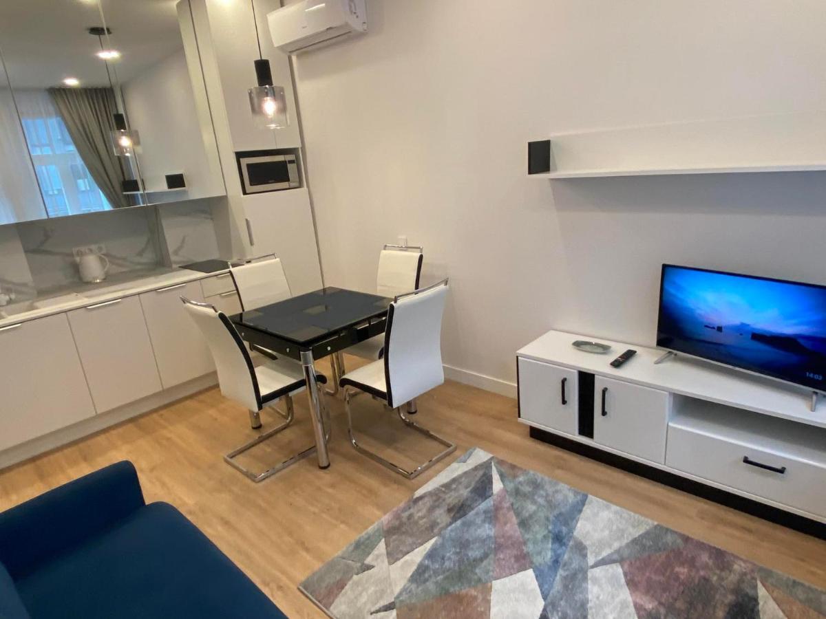 Moder Chic Apartment In Center-Prime Rentals 카우나스 외부 사진