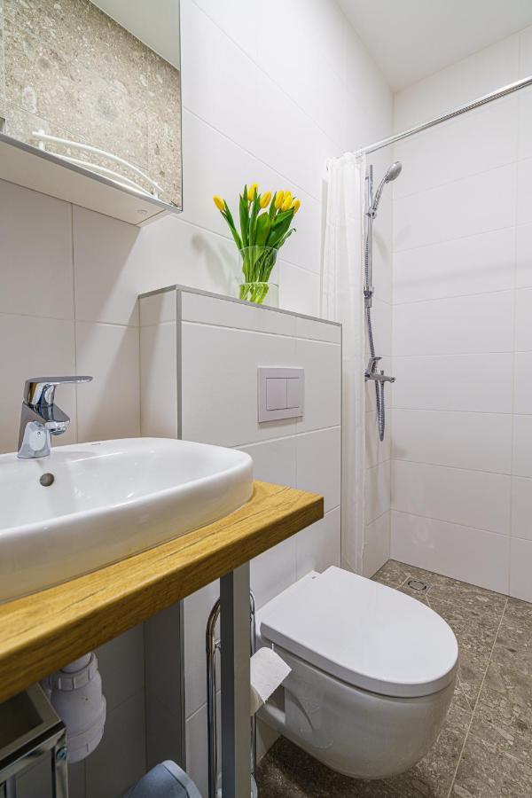 Moder Chic Apartment In Center-Prime Rentals 카우나스 외부 사진