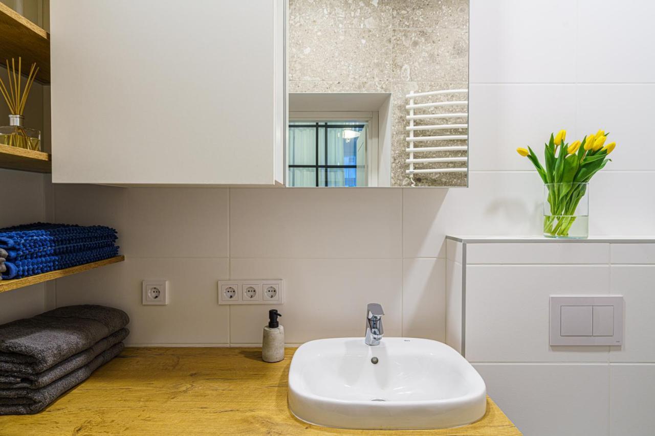Moder Chic Apartment In Center-Prime Rentals 카우나스 외부 사진